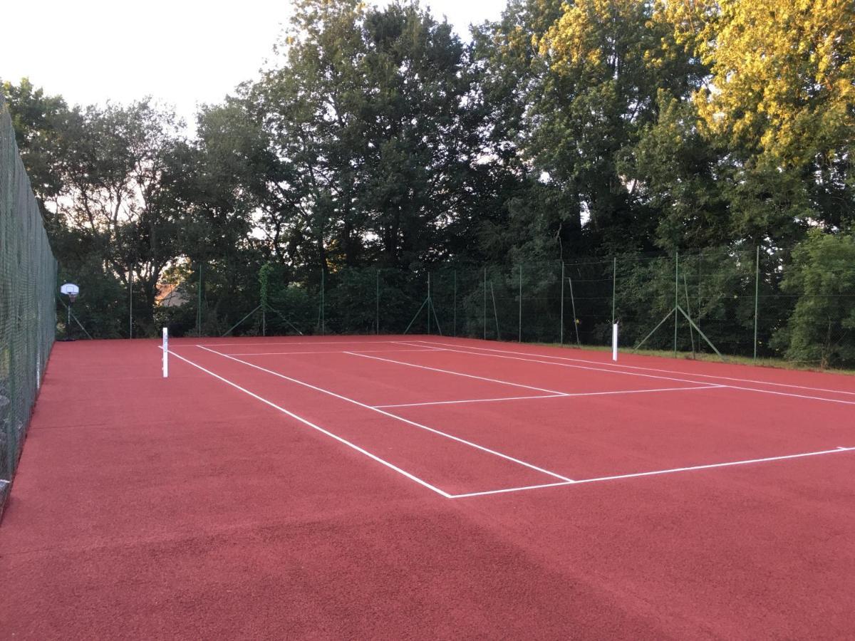 Gite Avec Tennis En Baie Du Mont Saint Michel A 15 Minutes De La Mer Les Chambres Dış mekan fotoğraf